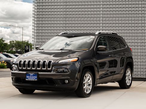 Used 2016 Jeep Cherokee Latitude w/ Cold Weather Group FWD image 7