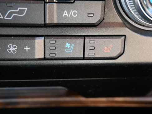 Used 2019 Ford F150 Lariat w/ Equipment Group 502A Luxury AWD/4WD image 33