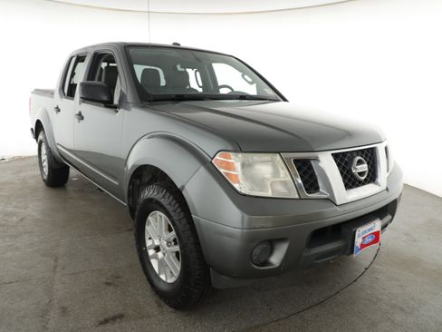 Used 2016 Nissan Frontier SV image 3