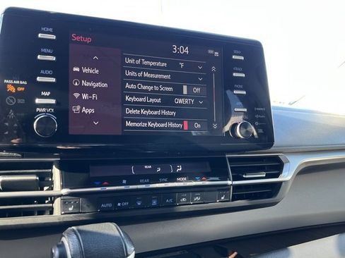 Used 2022 Toyota Sienna XLE image 48