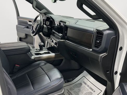 Used 2024 Chevrolet Silverado 1500 High Country w/ High Country Premium Package AWD/4WD image 29