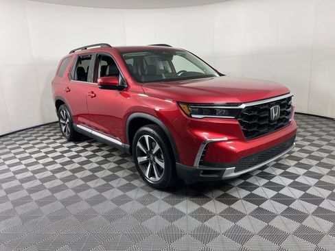 Certified 2025 Honda Pilot Touring image 6