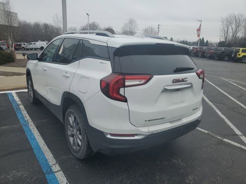 Used 2024 GMC Terrain SLT image 7