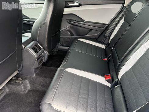 Used 2022 Volkswagen Taos SEL AWD/4WD image 27