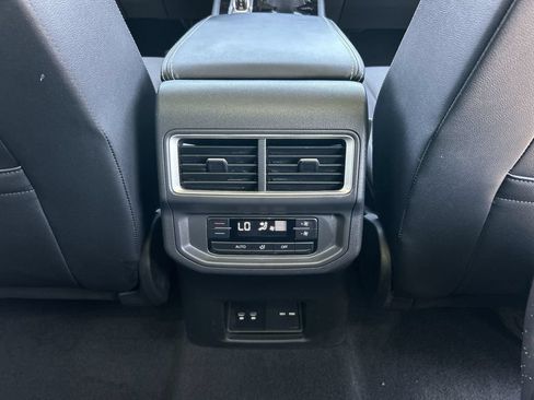 Used 2024 Volkswagen Atlas SE FWD image 22