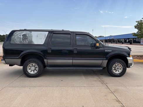Used 2003 Ford Excursion XLT image 2
