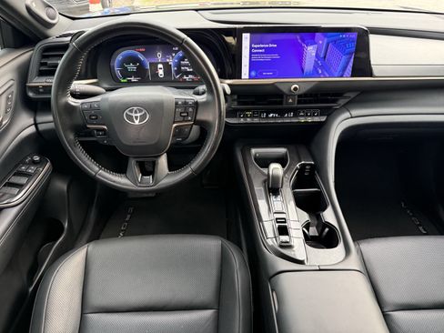 Used 2024 Toyota Crown AWD/4WD image 14