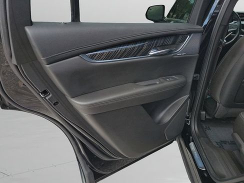 Used 2023 Cadillac XT6 Premium Luxury FWD image 7