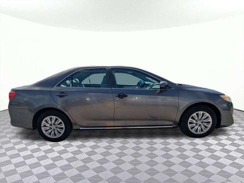 Used 2013 Toyota Camry LE FWD image 2