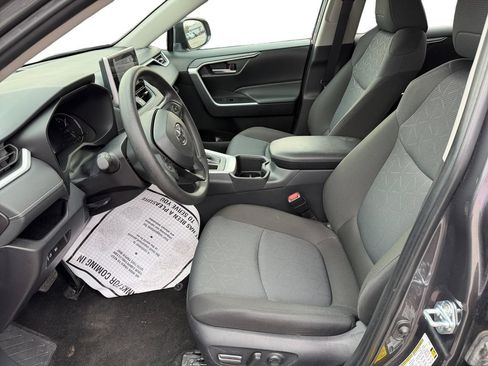 Used 2025 Toyota RAV4 XLE AWD/4WD image 10