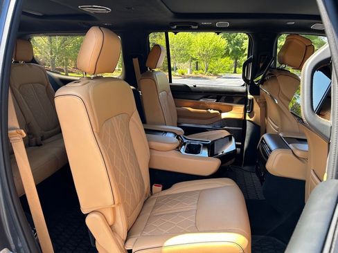Used 2024 Jeep Grand Wagoneer Series III w/ Rear Seat Video Group 1 AWD/4WD image 57