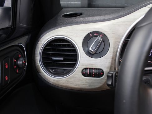 Used 2018 Volkswagen Beetle 2.0T S image 53