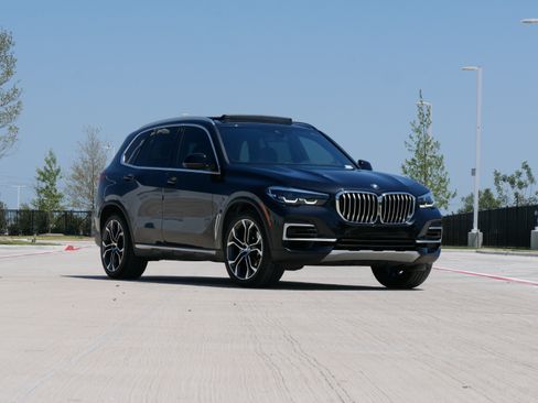 Used 2022 BMW X5 xDrive40i w/ Premium Package AWD/4WD image 2
