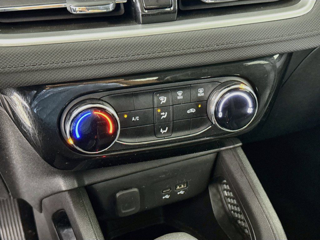 Used 2025 Chevrolet TrailBlazer LT FWD image 16