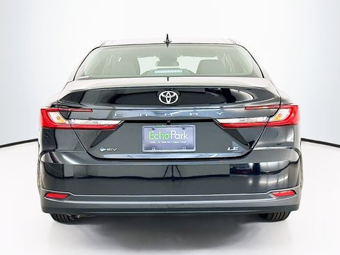 Used 2025 Toyota Camry LE image 7