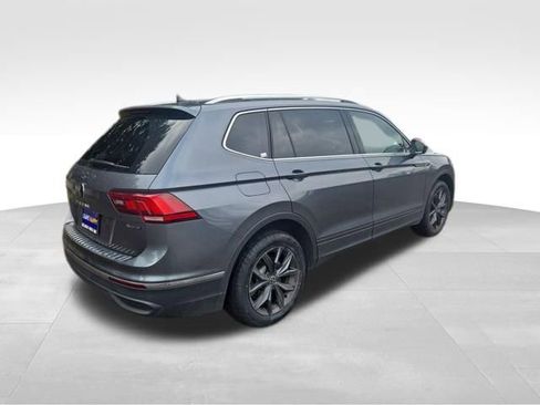 Certified 2022 Volkswagen Tiguan SE w/ Panoramic Sunroof Package image 7