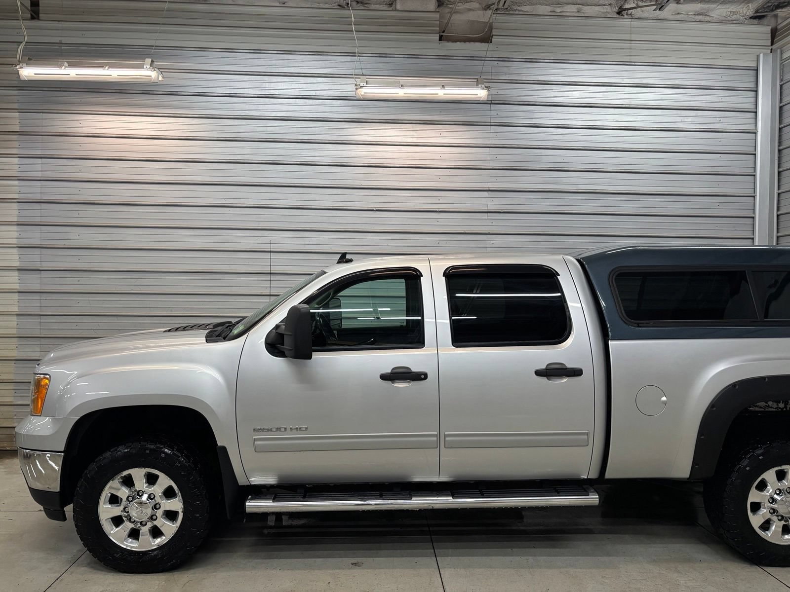 Used 2014 GMC Sierra 2500 SLE w/ SLE Preferred Package AWD/4WD image 3