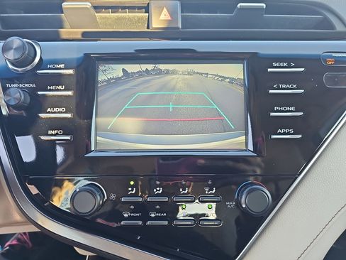 Used 2018 Toyota Camry LE image 24