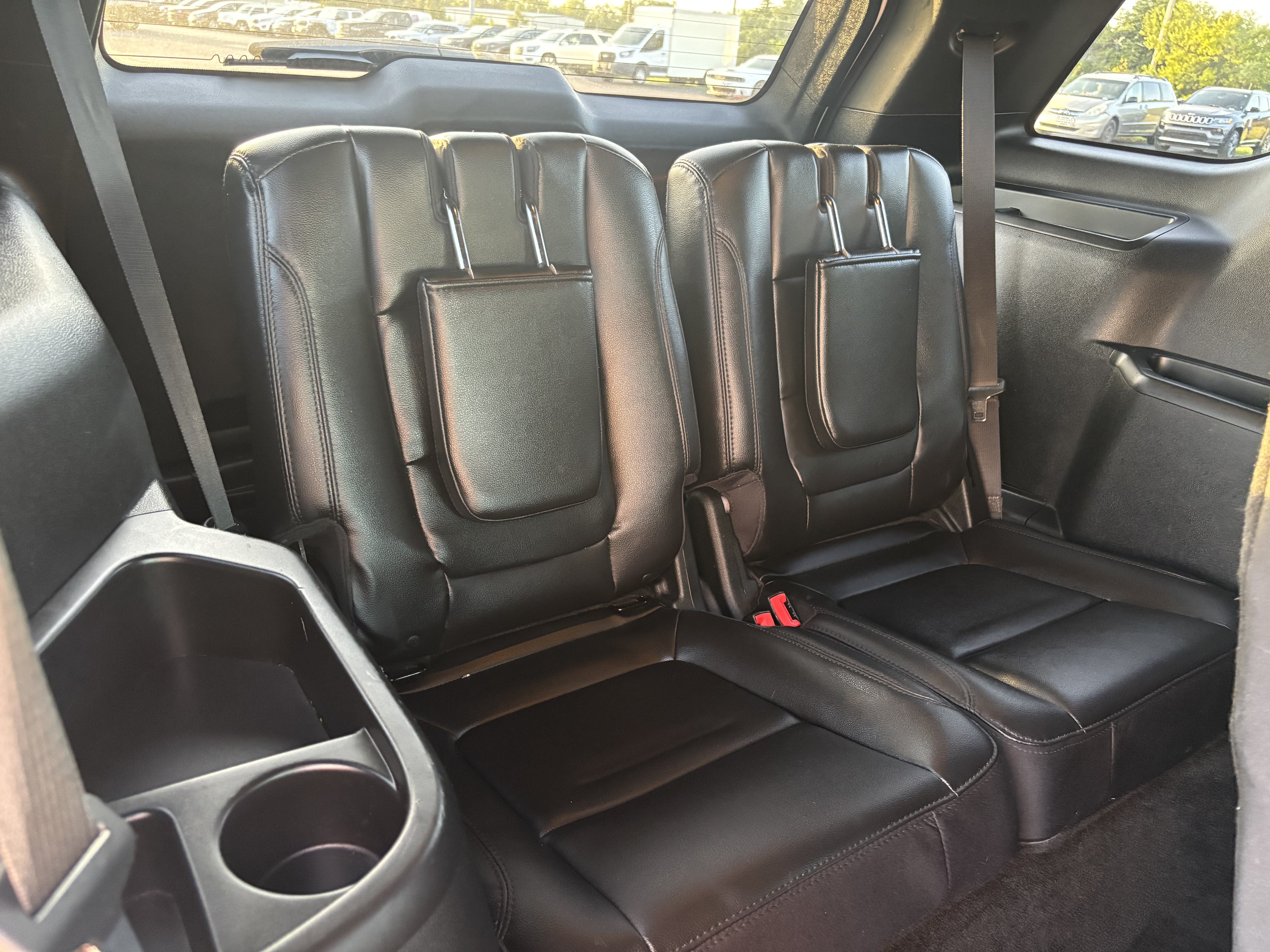 Used 2018 Ford Explorer XLT w/ Equipment Group 202A FWD image 24