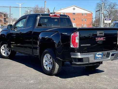 Used 2017 GMC Canyon SLE w/ SLE Convenience Package image 10