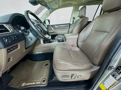 Used 2020 Lexus GX 460 Luxury w/ Accessory Package AWD/4WD image 26