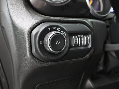 Used 2022 Jeep Wrangler Unlimited Sahara AWD/4WD image 40