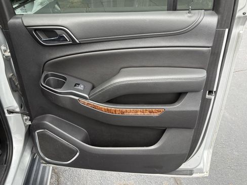 Used 2020 Chevrolet Suburban Premier AWD/4WD image 19