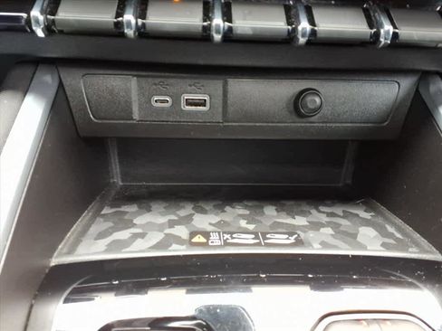 Used 2023 Chevrolet Colorado Z71 w/ Z71 Convenience Package 2 image 24