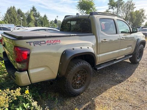 Used 2018 Toyota Tacoma TRD Sport w/ Technology Package AWD/4WD image 2