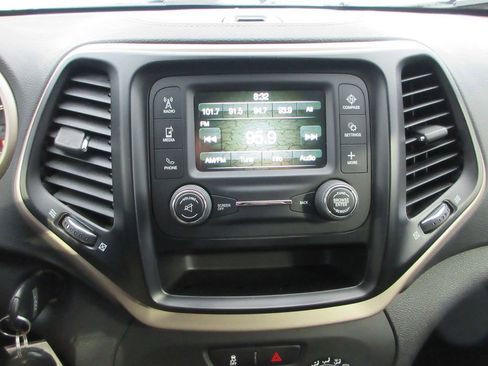 Used 2018 Jeep Cherokee Latitude image 31