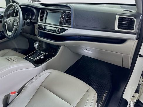 Used 2016 Toyota Highlander XLE AWD/4WD image 30