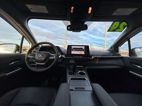 Used 2024 Toyota Sienna XSE image 10