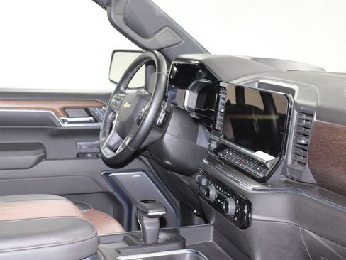 Used 2024 Chevrolet Silverado 1500 High Country w/ Technology Package AWD/4WD image 32