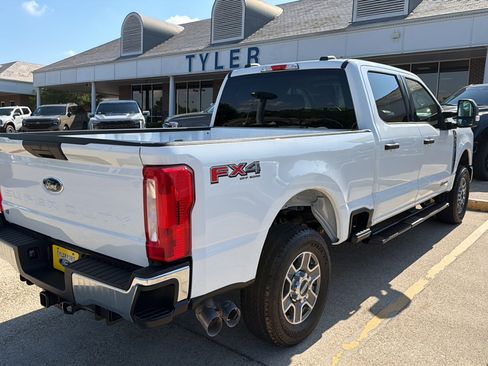 Used 2024 Ford F250 XLT w/ FX4 Off-Road Package AWD/4WD image 9