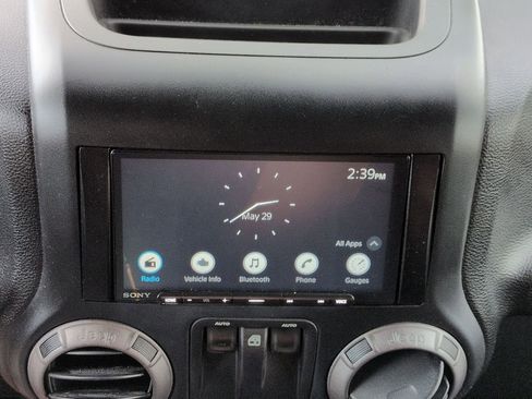 Used 2018 Jeep Wrangler Sport AWD/4WD image 17
