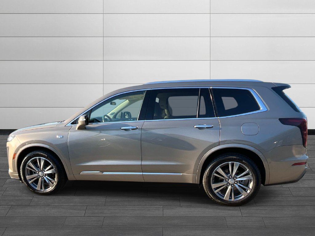 Used 2022 Cadillac XT6 Premium Luxury FWD image 2