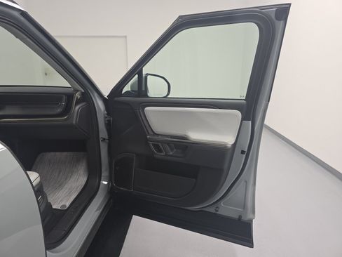 Used 2023 Rivian R1S Adventure AWD/4WD image 18