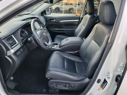 Used 2018 Toyota Highlander XLE image 12
