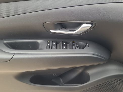 Used 2025 Hyundai Tucson SE image 12