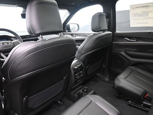 New 2025 Jeep Grand Cherokee L Limited w/ Luxury Tech Group II RWD image 12
