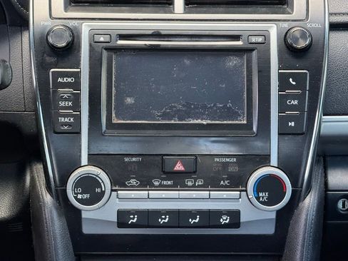 Used 2016 Toyota Camry SE FWD image 12