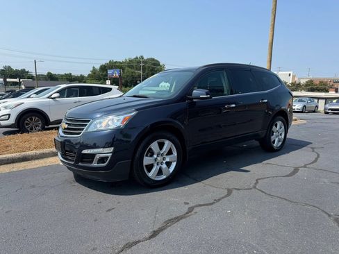 Used 2017 Chevrolet Traverse LT w/ Style and Technology Package AWD/4WD image 3