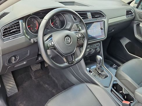 Used 2019 Volkswagen Tiguan SE FWD image 16
