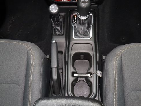 Used 2025 Jeep Wrangler Unlimited Sport AWD/4WD image 21