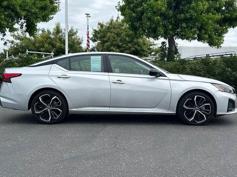 Certified 2023 Nissan Altima 2.5 SR FWD image 3