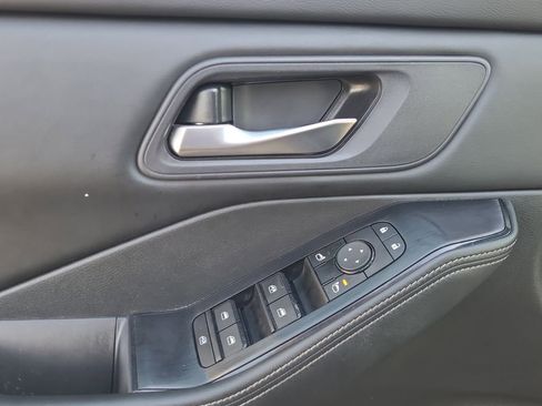 Used 2024 Nissan Rogue SV FWD image 28