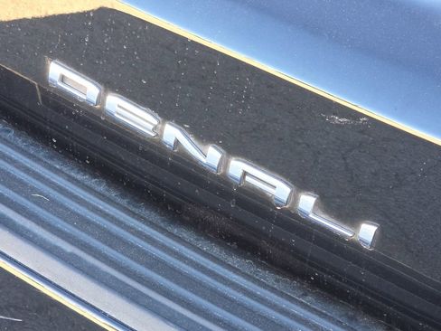 Used 2022 GMC Yukon XL Denali image 10