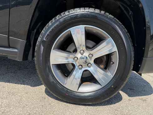 Used 2017 Jeep Compass High Altitude FWD image 21