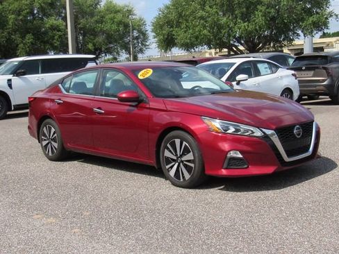Used 2021 Nissan Altima 2.5 SV image 1