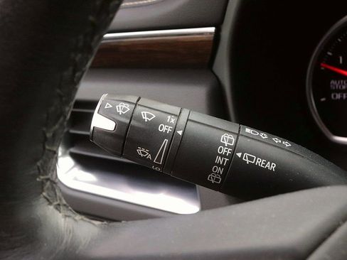 Used 2021 Chevrolet Tahoe Premier w/ Premium Package image 27